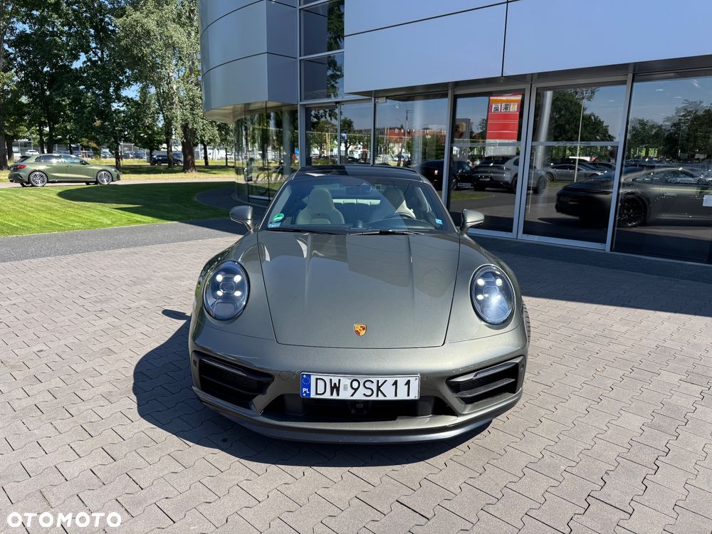 Porsche 911 Carrera 4 GTS - 8