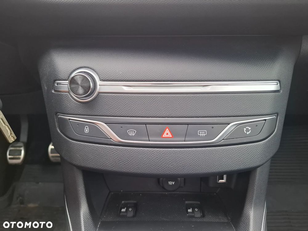 Peugeot 308 1.5 BlueHDi Allure S&S - 26