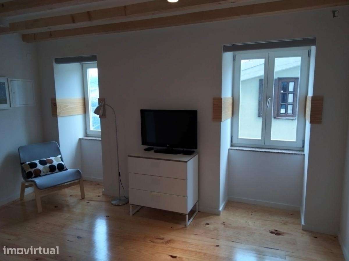 Apartamento com 1 quartos - localizado em Sé Porto - Grande imagem: 3/13