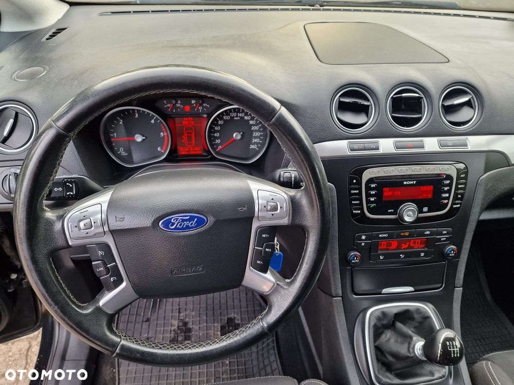 Ford S-Max - 12