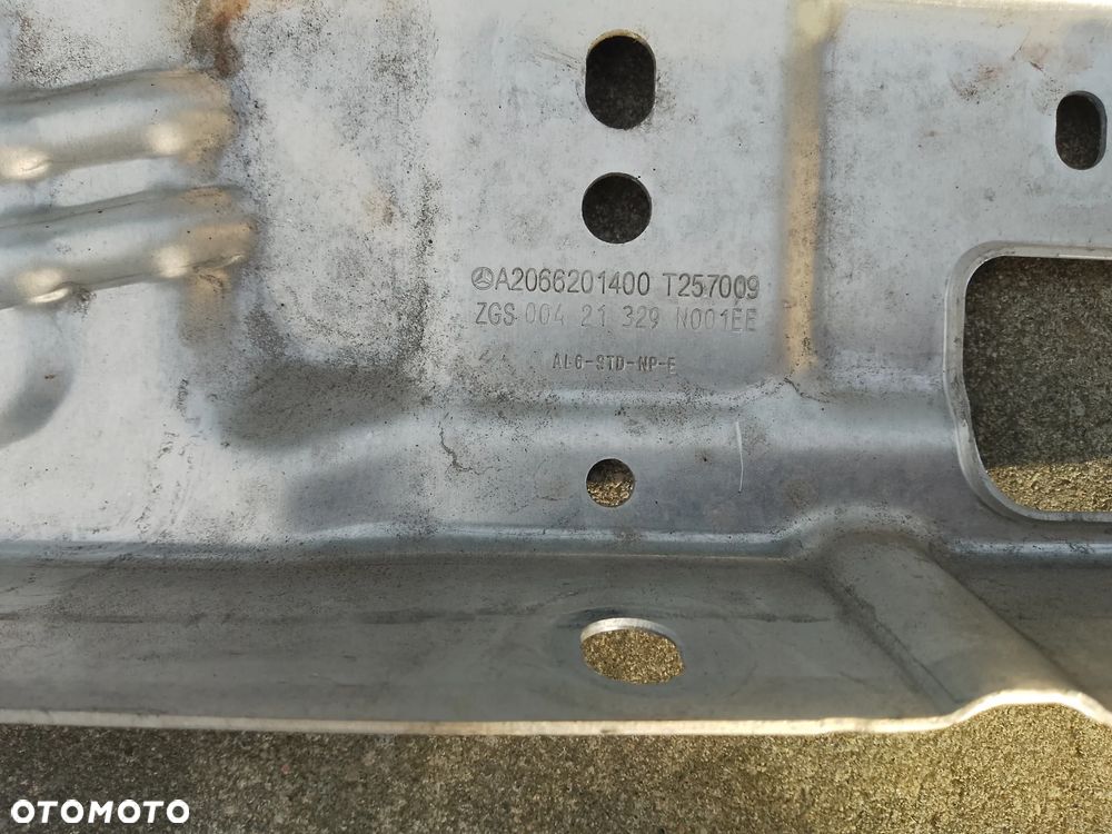 MERCEDES A206 Przedni środkowy górny wspornik chłodnicy A2066201400 - 5