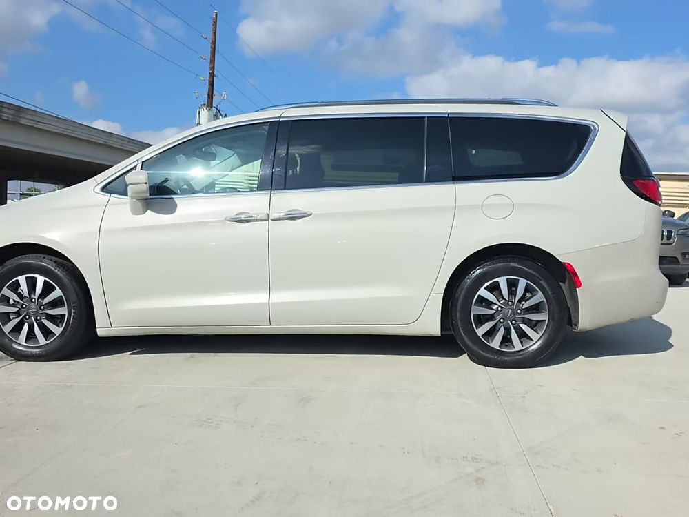 Chrysler Pacifica - 4