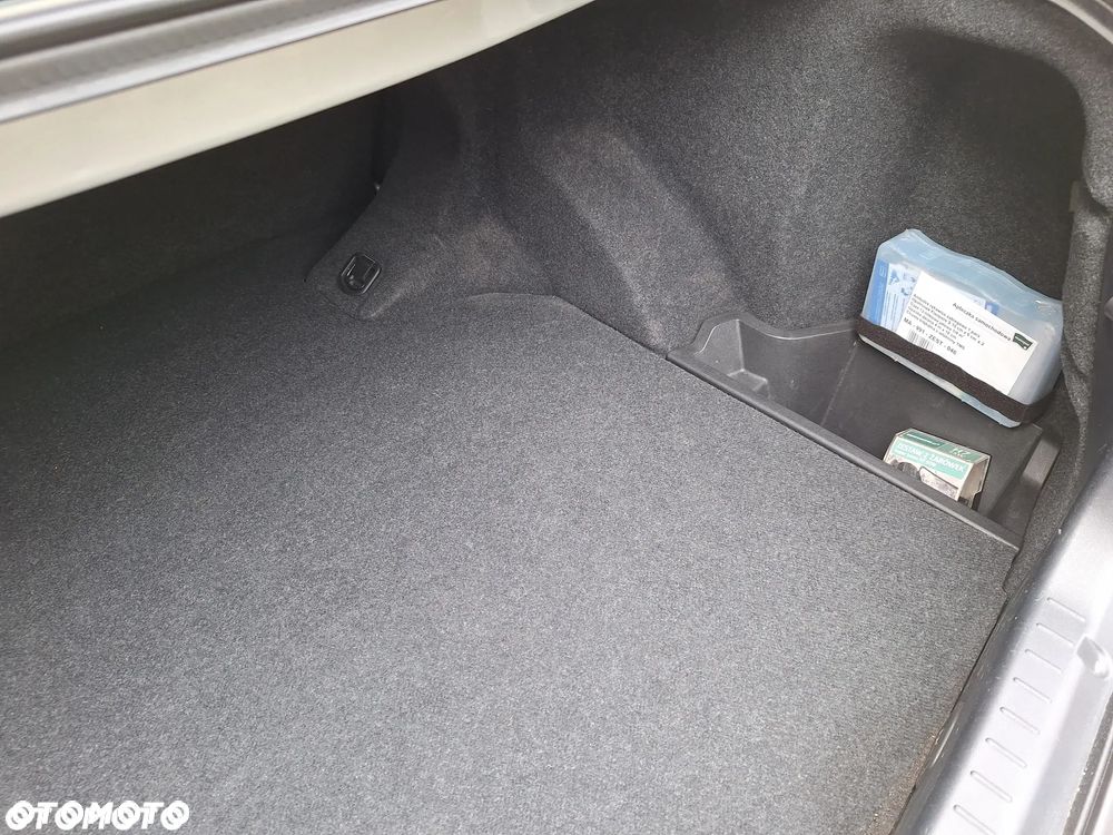 Toyota Avensis 1.8 VVT-i Sol - 12