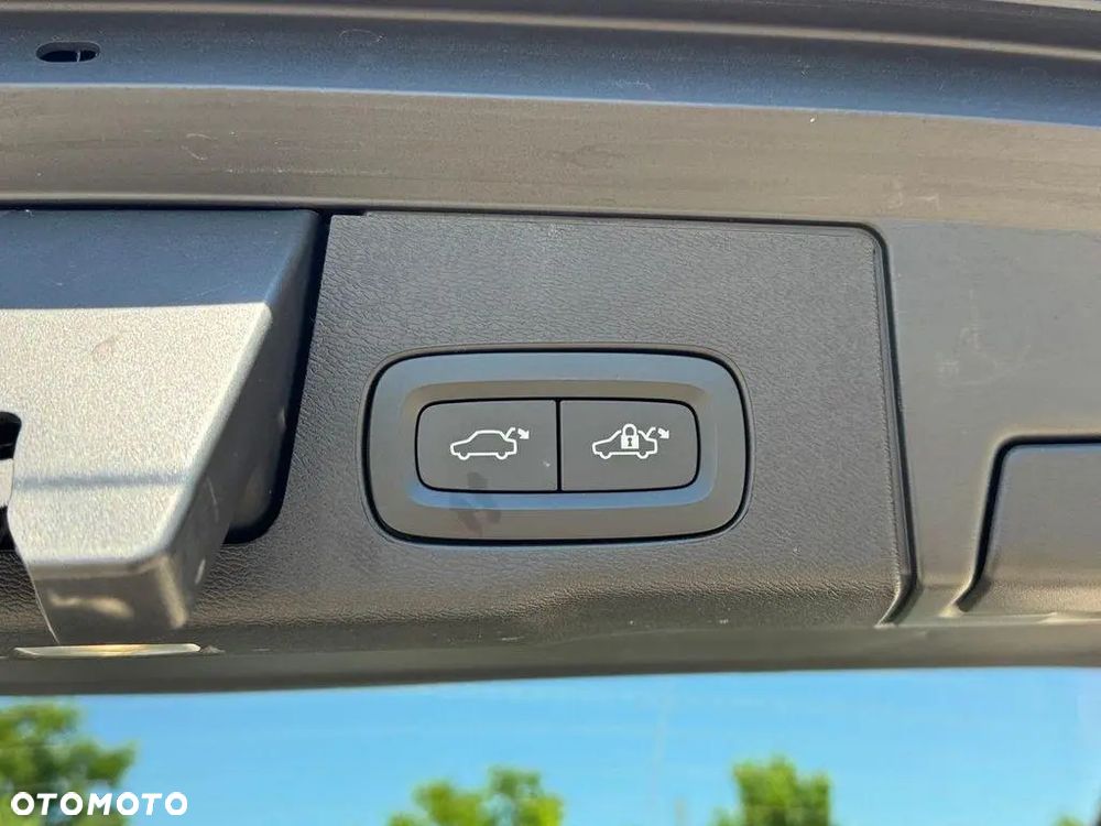 Volvo XC 60 B5 B AWD Plus Bright - 17
