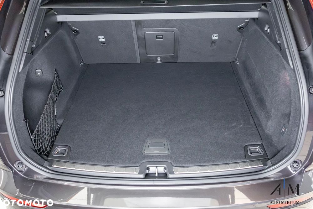 Volvo XC 60 B4 D AWD Plus Dark - 29