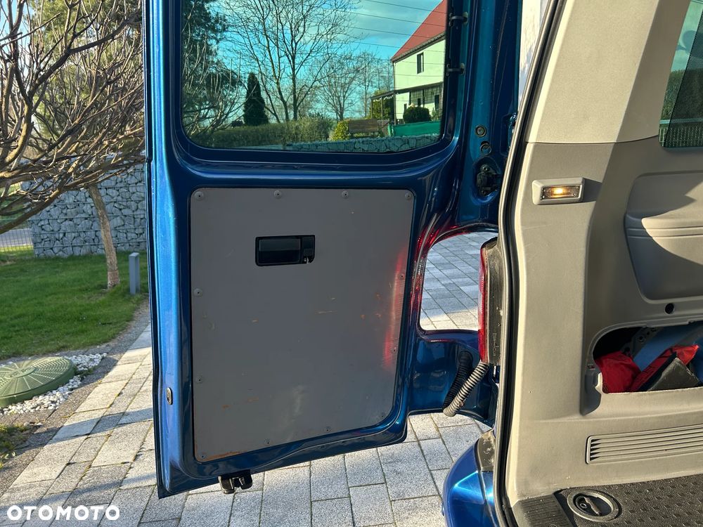 Volkswagen Caravelle - 18