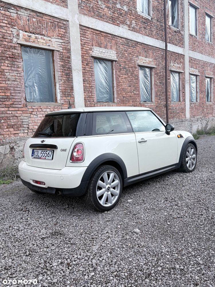 Mini One 2013 photo 4