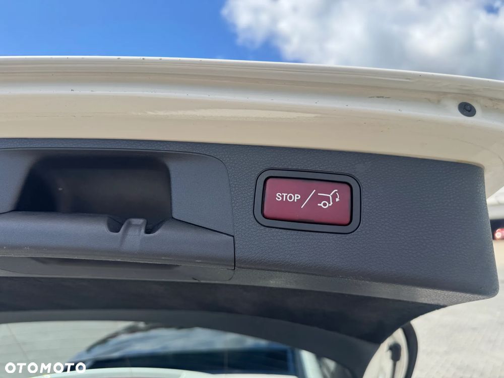 Mercedes-Benz Klasa E 400 d 4Matic T 9G-TRONIC AMG Line - 22