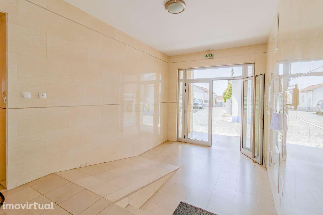 Excelente Apartamento T2 no centro de Pataias - Grande imagem: 2/29