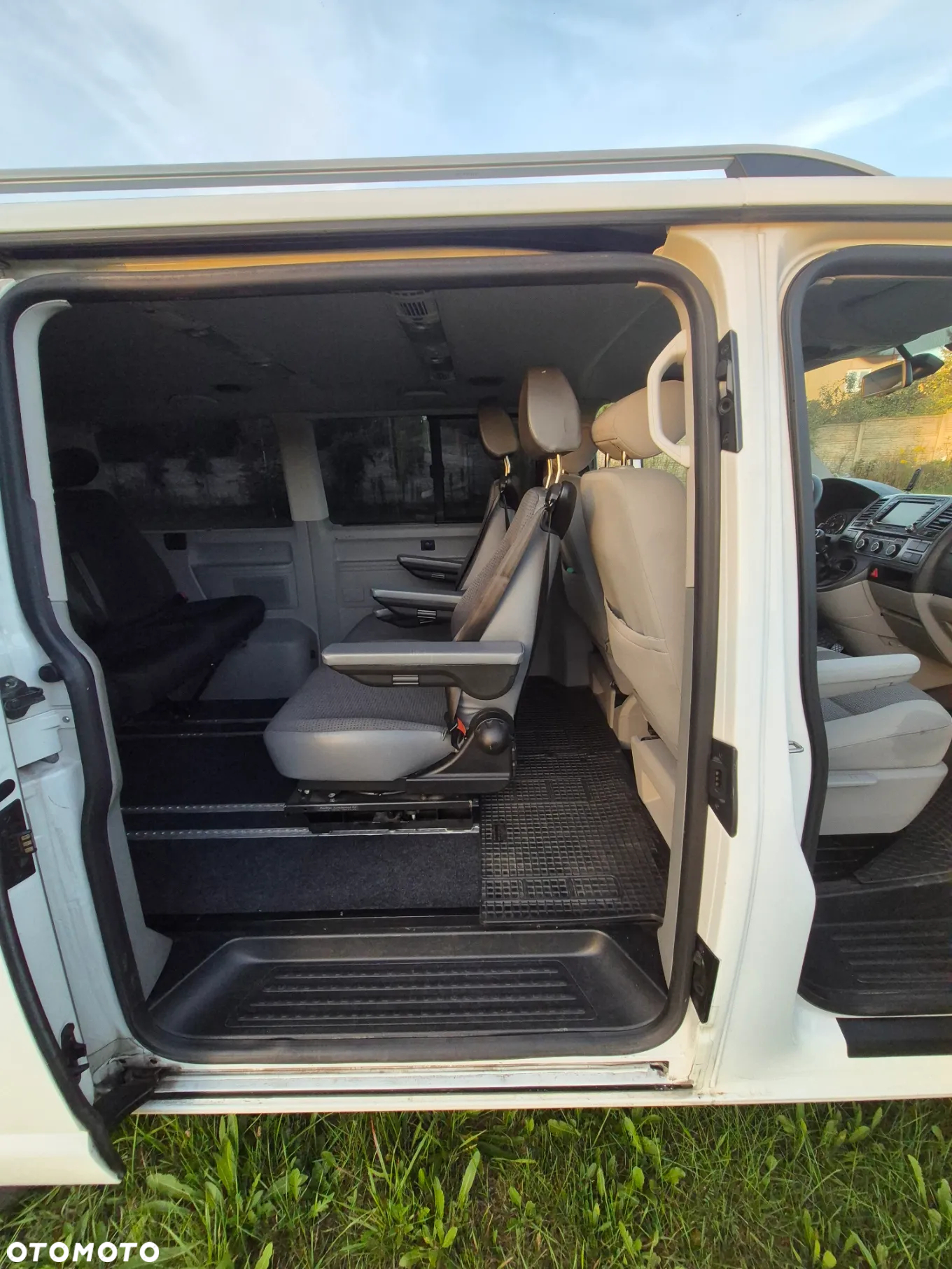 Volkswagen Caravelle BiTDI L1 Comfortline - 8