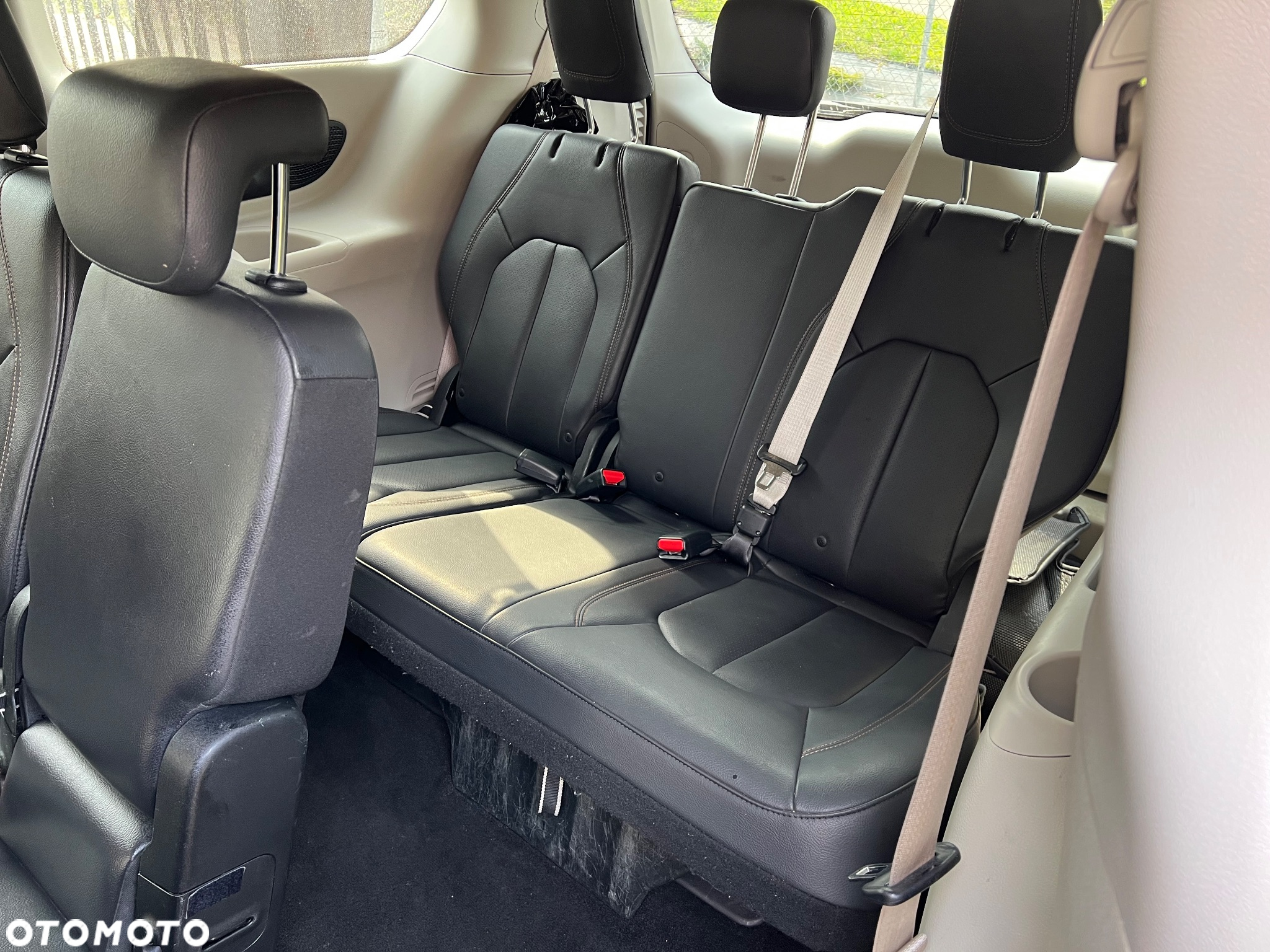 Chrysler Pacifica - 29