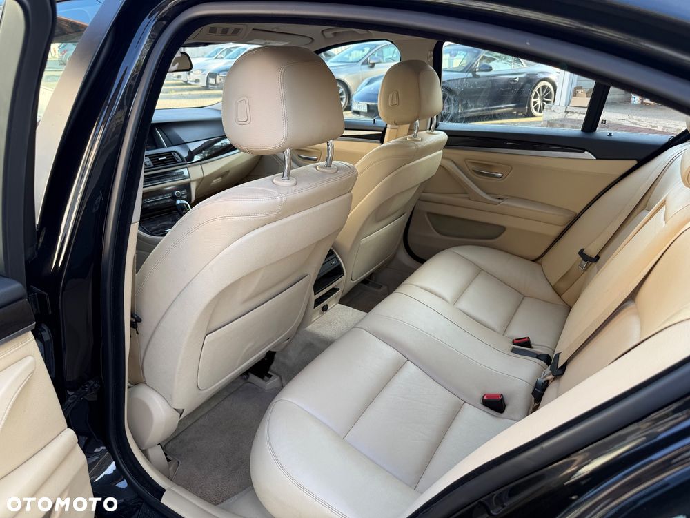BMW Seria 5 528i xDrive Luxury Line - 18