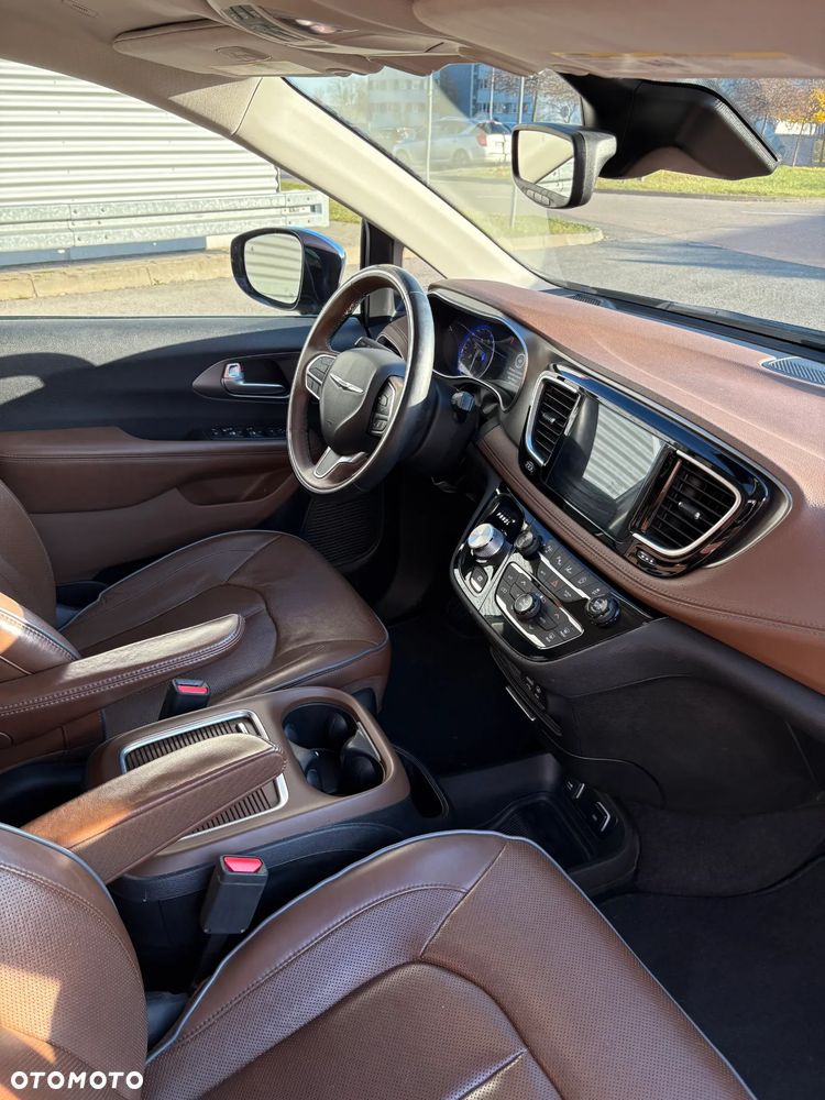 Chrysler Pacifica - 25