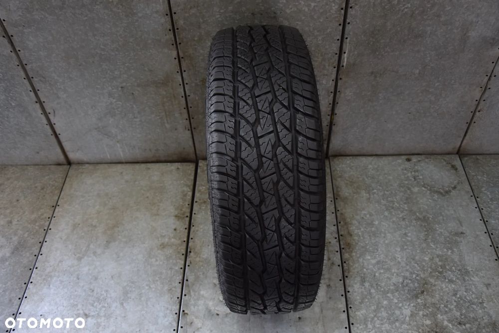 OPONA 235/65/17 - 1