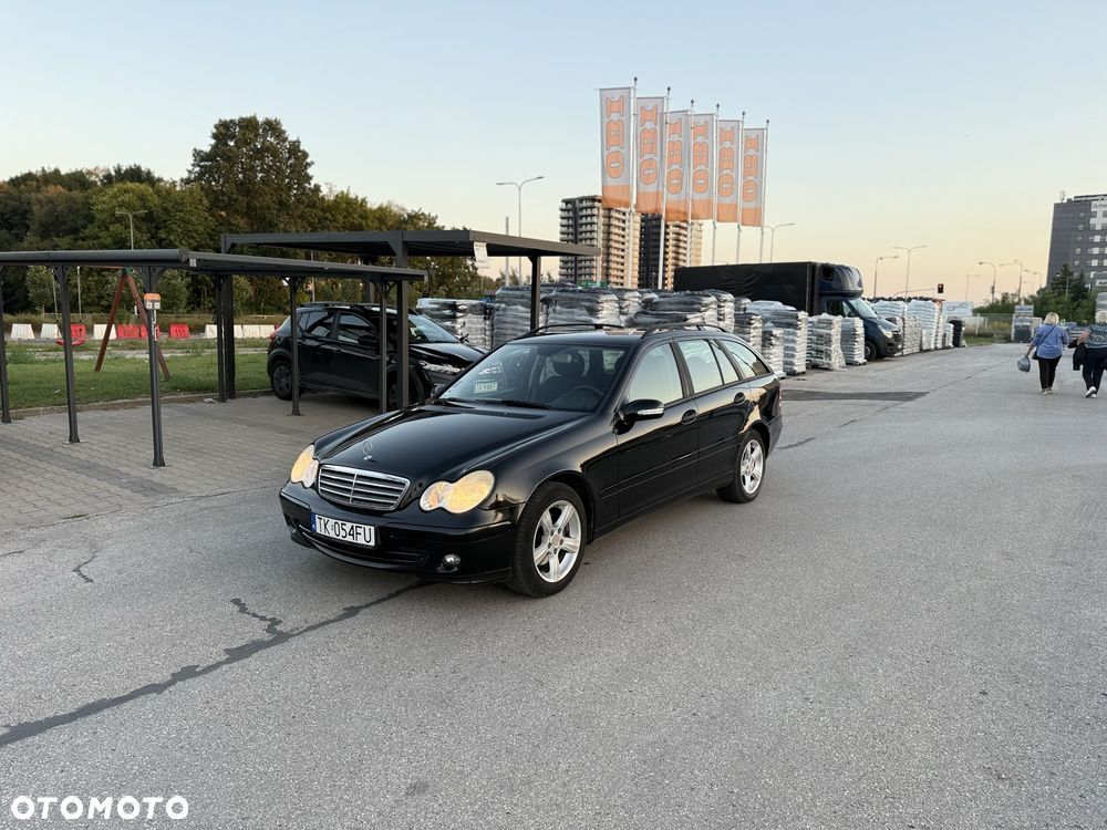 Mercedes-Benz C-Class 2006 photo 2