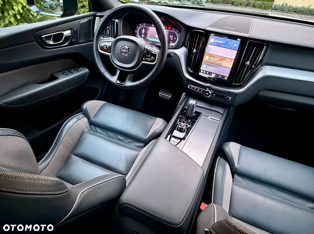Volvo XC 60 B4 D AWD Plus Dark - 17