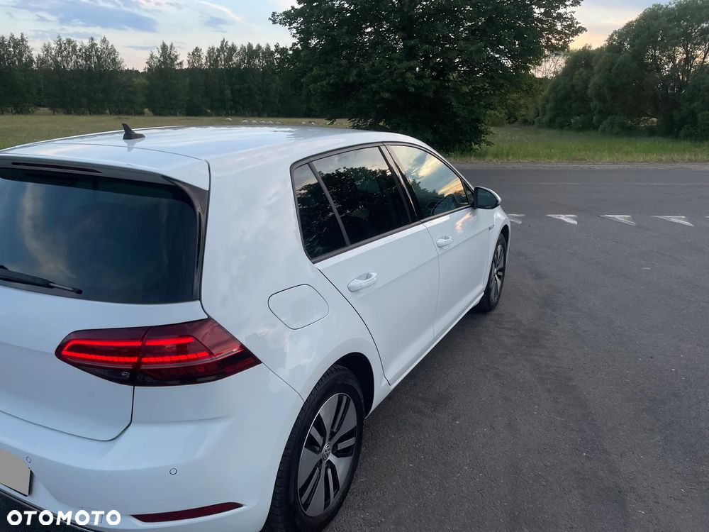 Volkswagen Golf - 24