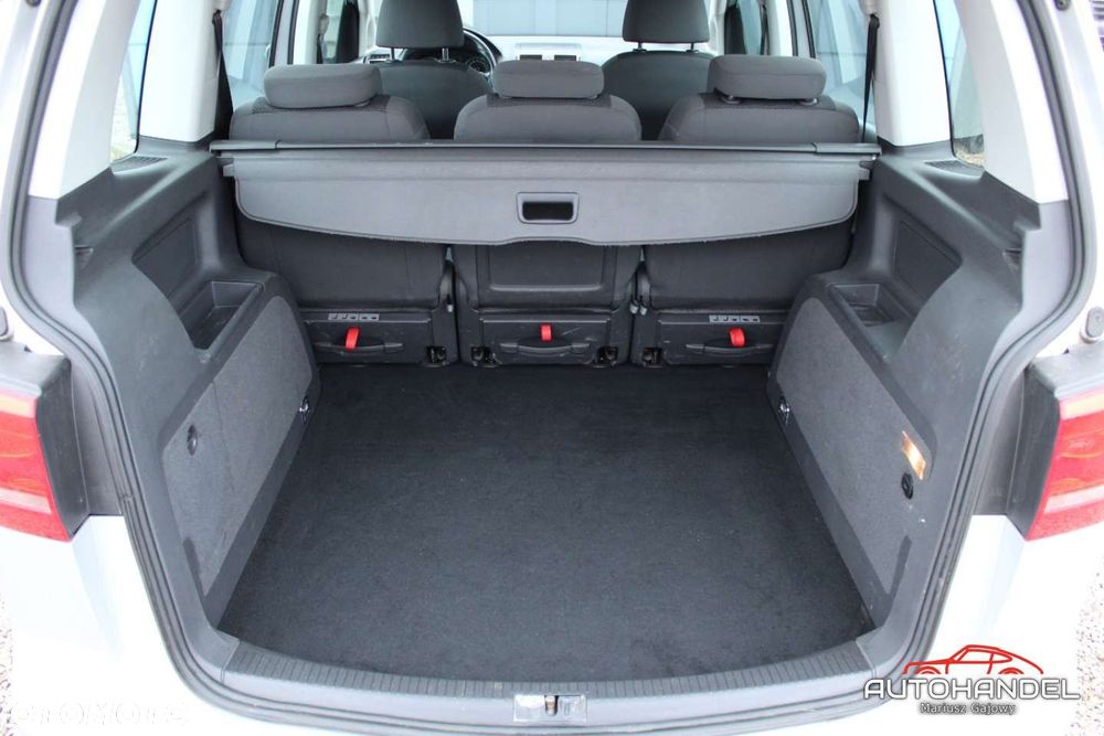 Volkswagen Touran - 19