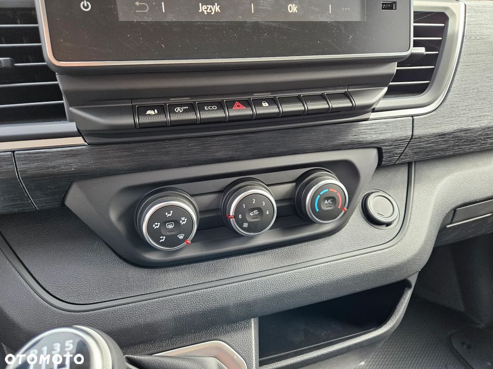 Renault Trafic Furgon L2H1 2.0dCi 130 KM - 16