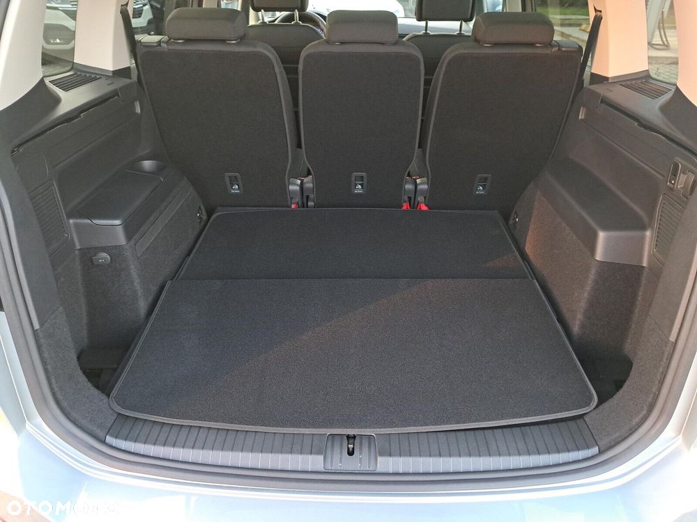 Volkswagen Touran - 17