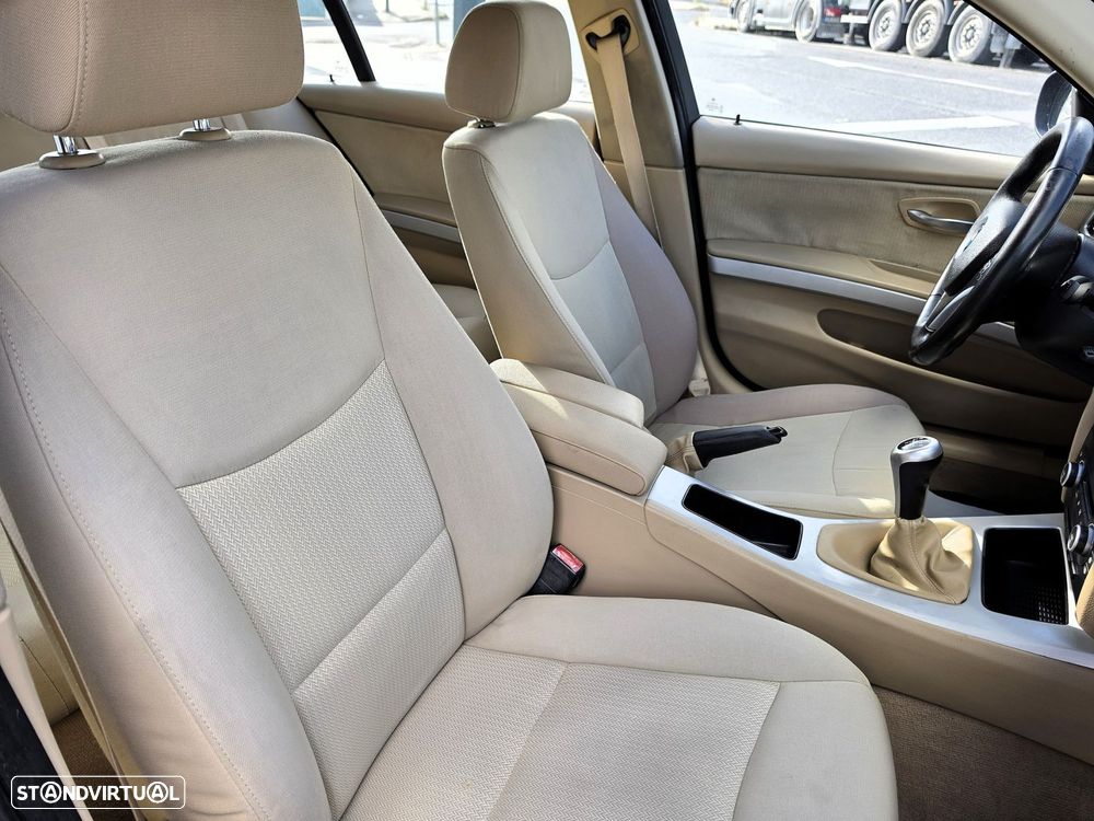 BMW 320 d xDrive - 28
