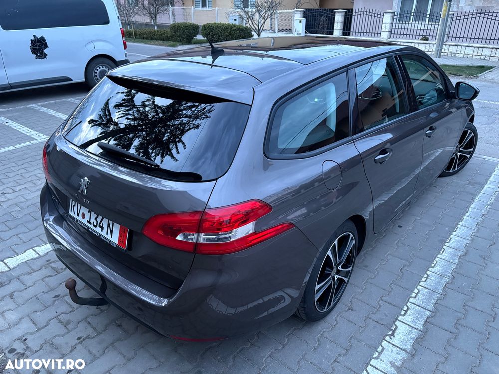 Peugeot 308 1.2 L PureTech Turbo Allure - 4