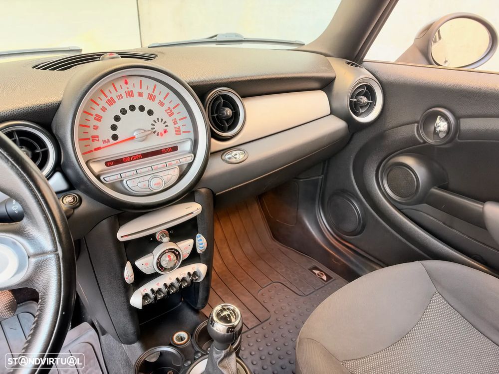 MINI Cabrio - 18