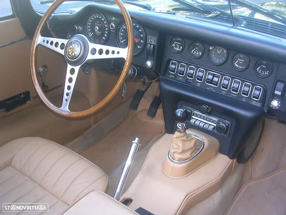 Jaguar E-Type - 14