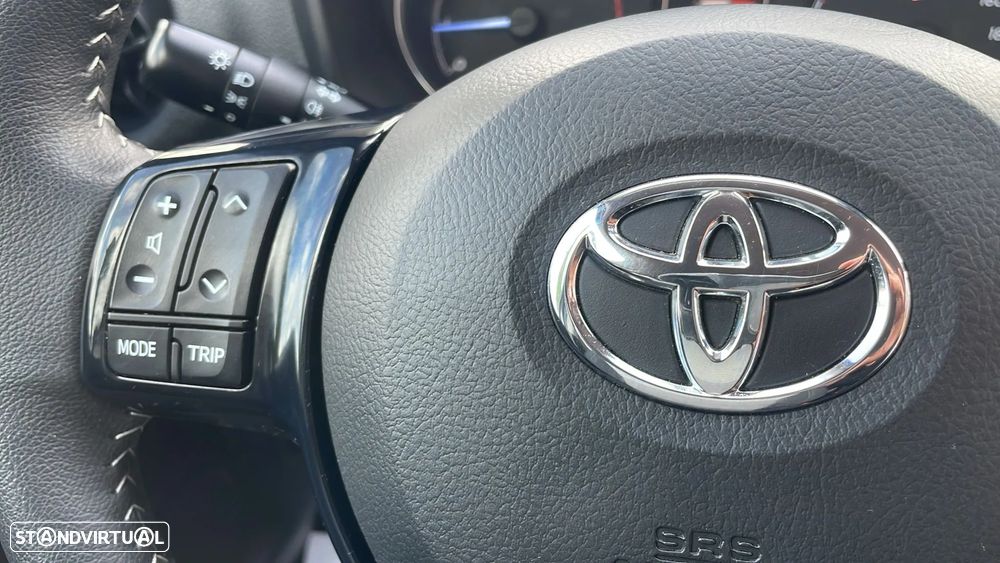 Toyota Yaris 1.0 VVT-i Comfort c/ Design-Pack - 40