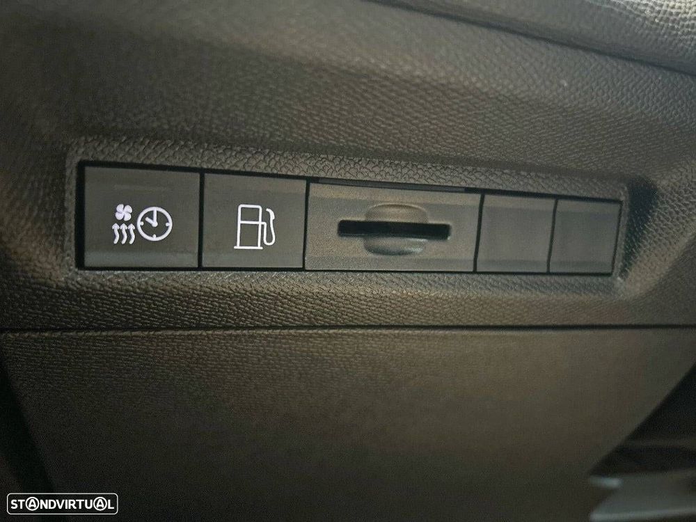 Peugeot 308 1.6 Hybrid GT e-EAT8 - 23