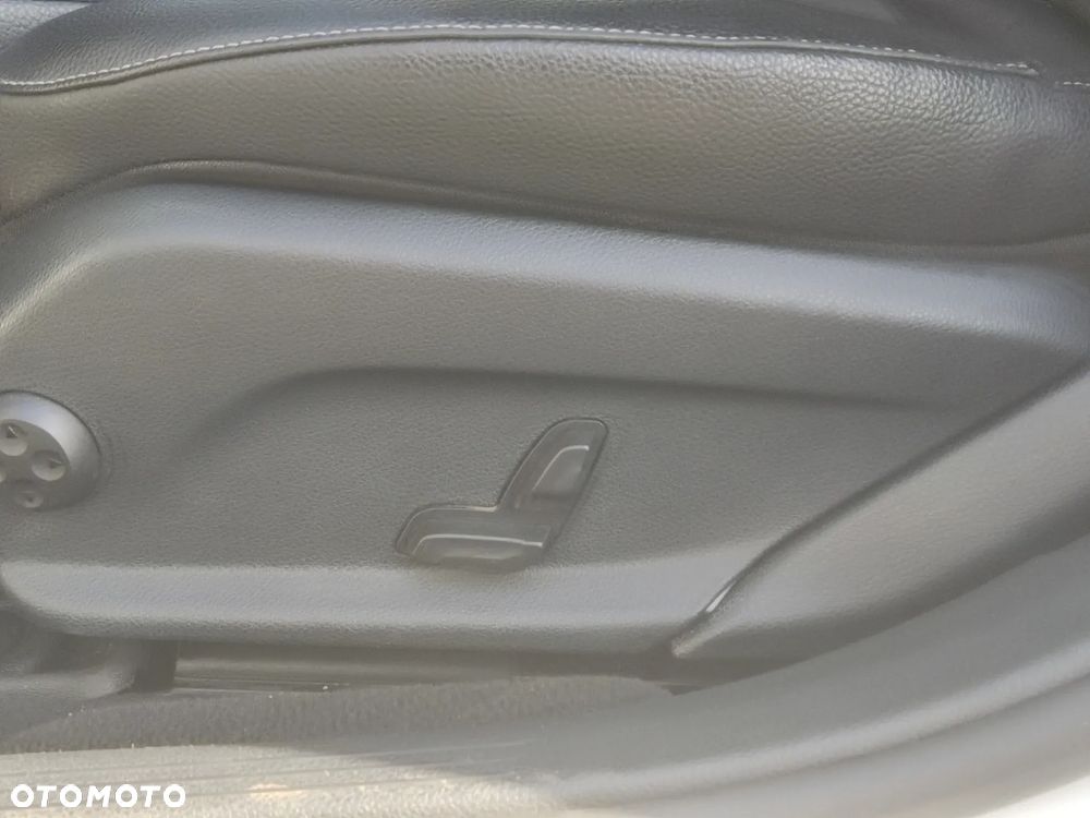 Mercedes-Benz Klasa E 220 d 4-Matic 9G-TRONIC - 24