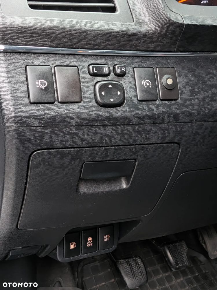 Toyota Avensis 2.2 D-CAT 2010 - 18