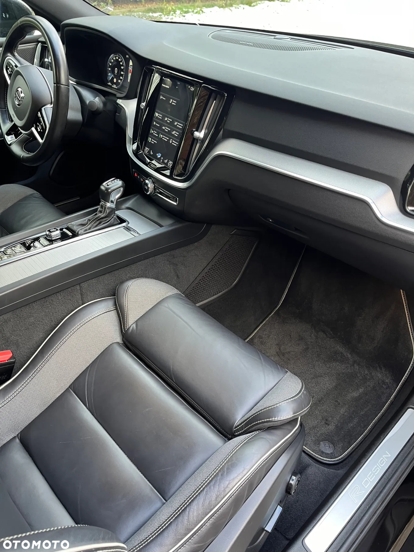 Volvo S60 T5 R-Design - 16