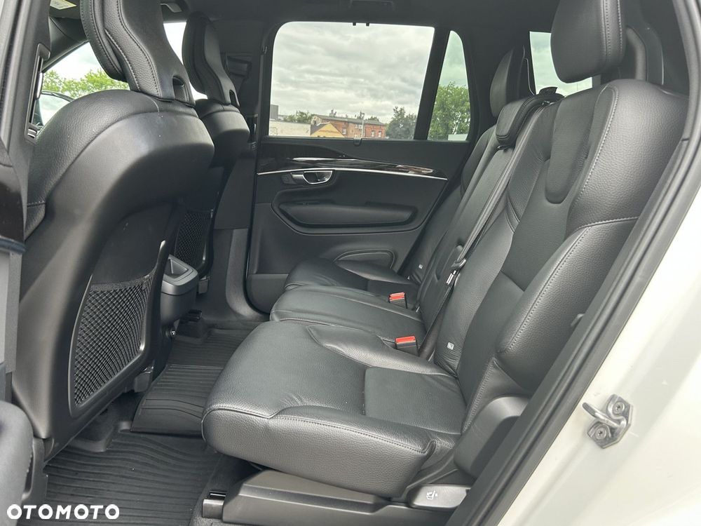 Volvo XC 90 - 32