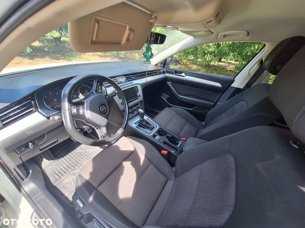 Volkswagen Passat - 4