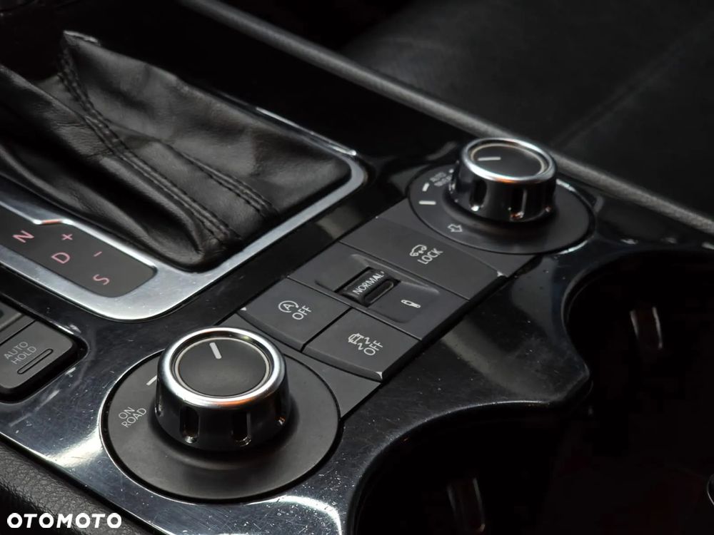 Volkswagen Touareg 3.0 V6 TDI BMT Perfectline R-Style - 12