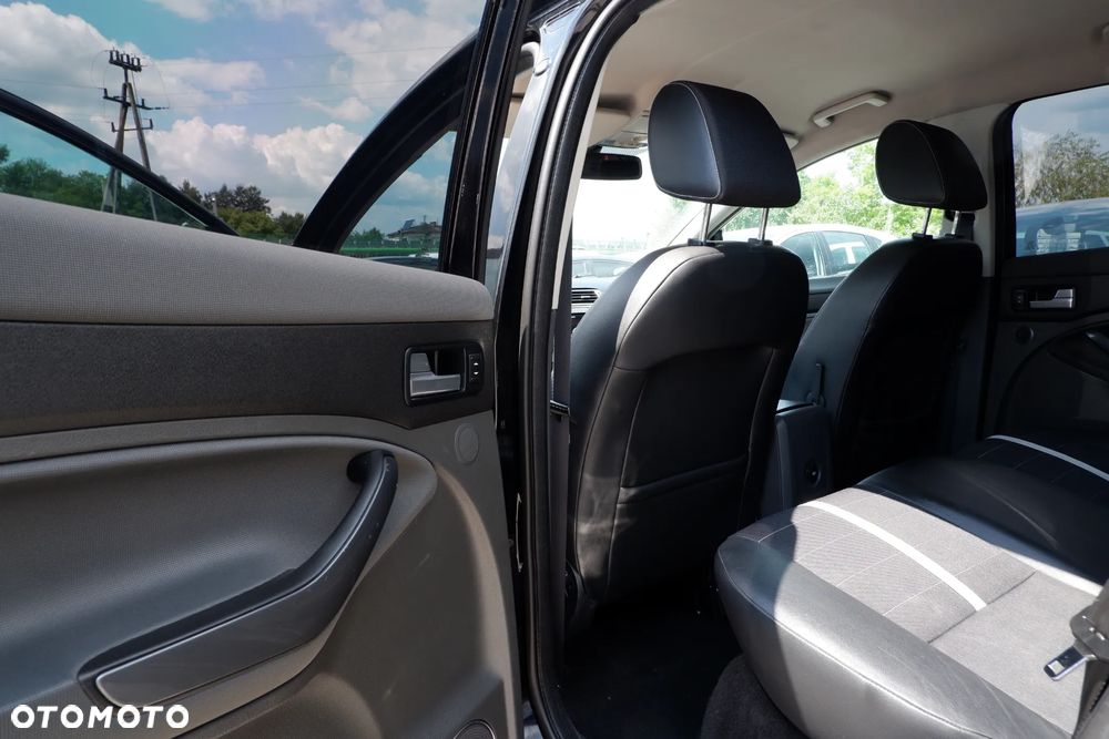 Ford Kuga 2.0 TDCi 4WD Titanium - 29