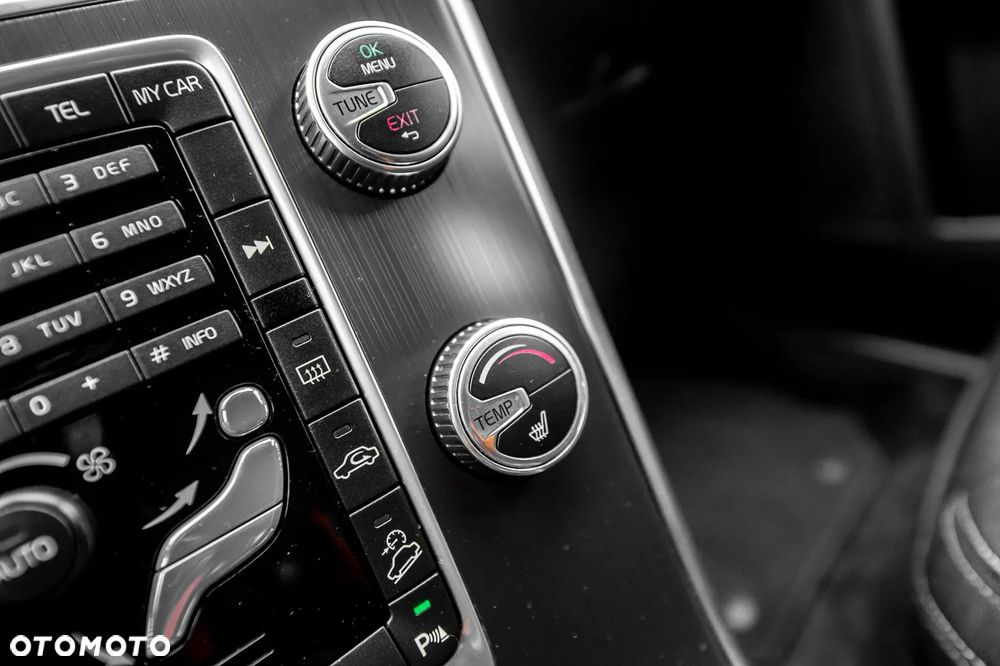 Volvo XC 60 D4 AWD Summum - 32