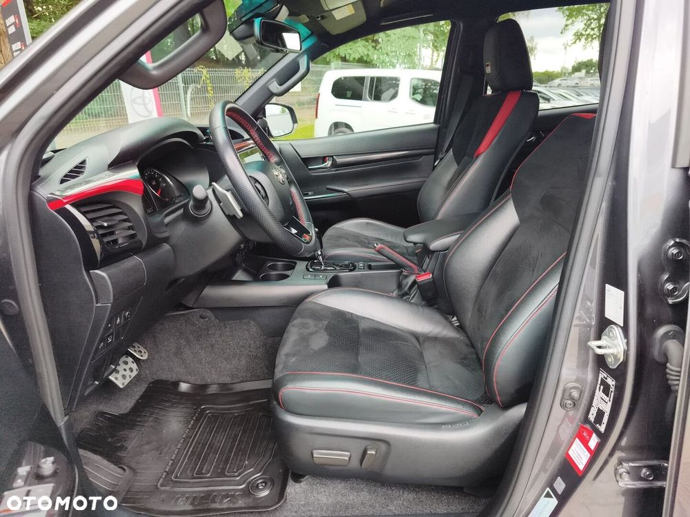 Toyota Hilux 2.8 D-4D Double Cab GR Sport 4x4 - 15
