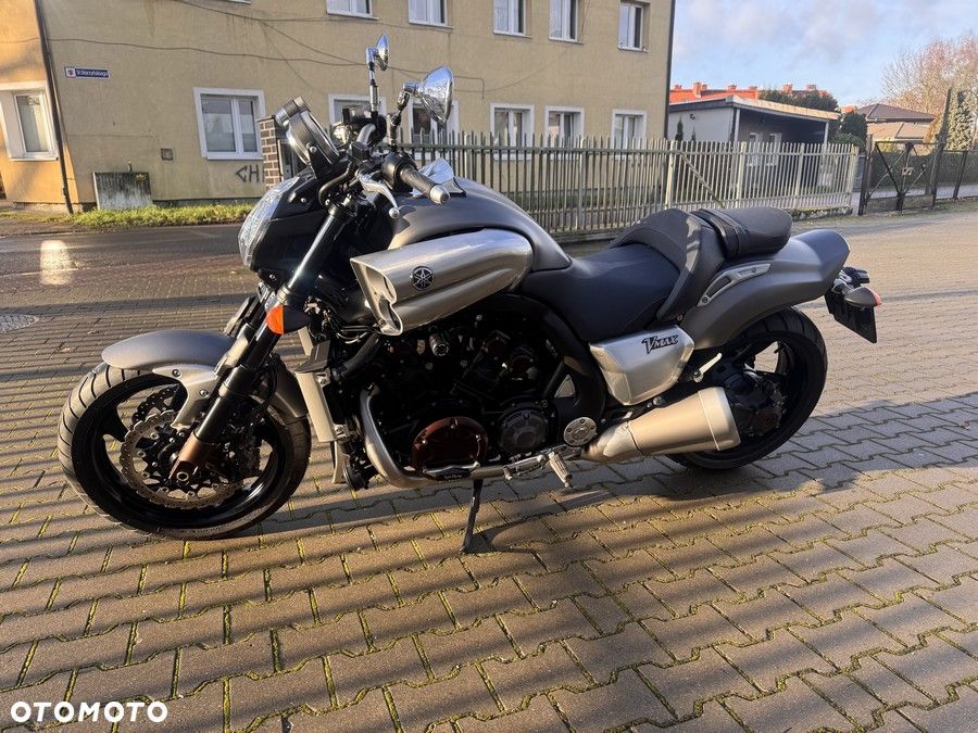 Yamaha V-MAX - 4