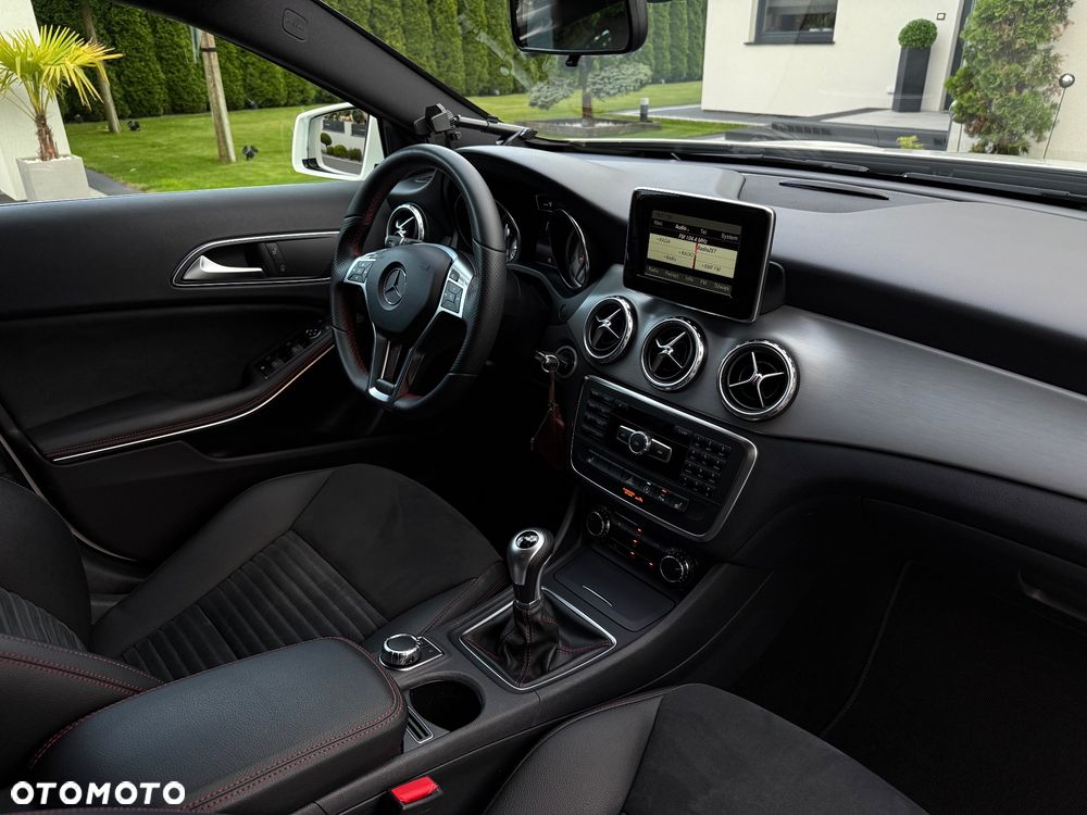 Mercedes-Benz GLA 200 AMG Line - 32
