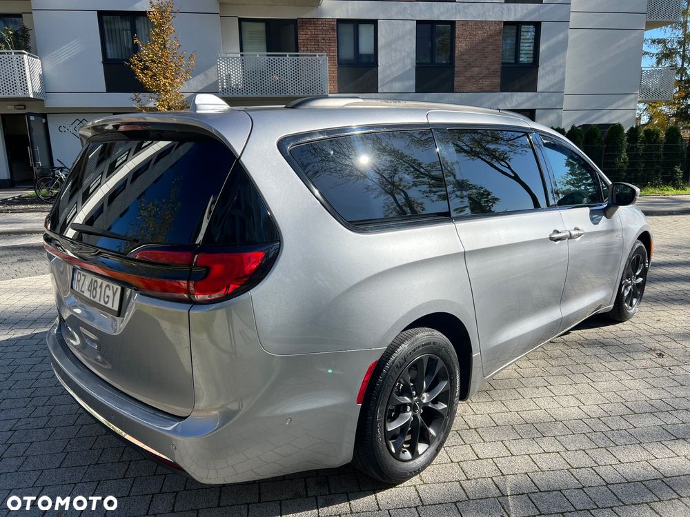 Chrysler Pacifica - 4