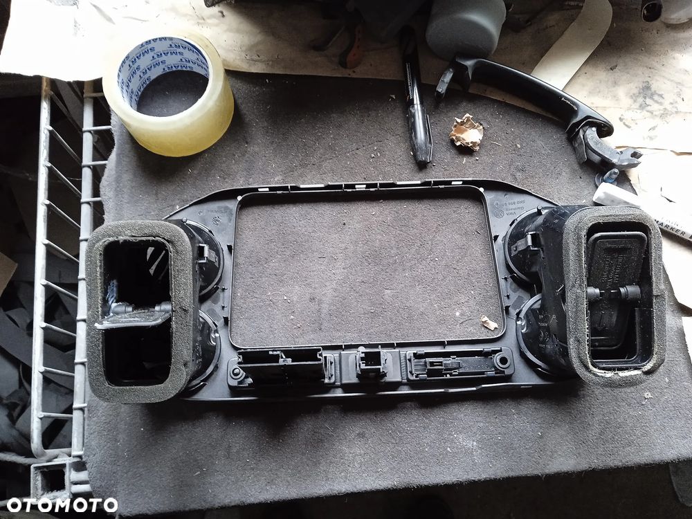 RAMKA OSŁONA ŚRODKOWA KRATKA NAWIEWU VW TIGUAN I 5N 5N0858071E - 2