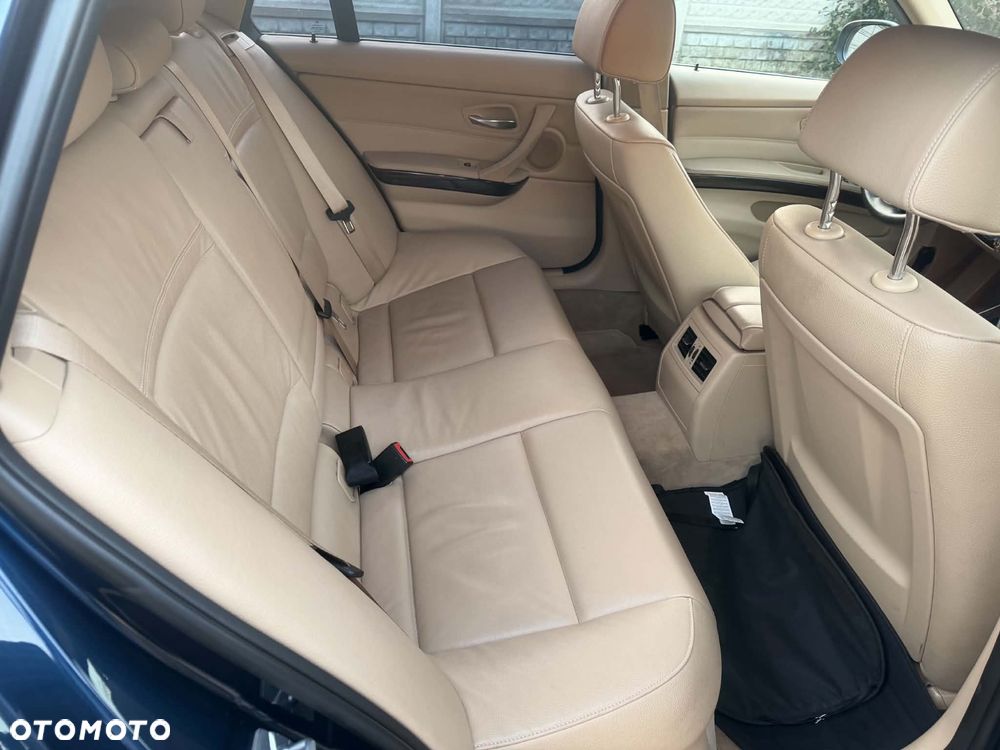 BMW Seria 3 325i xDrive Edition Exclusive - 9