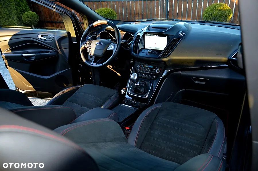 Ford Kuga 1.5 EcoBoost 2x4 ST-Line - 26