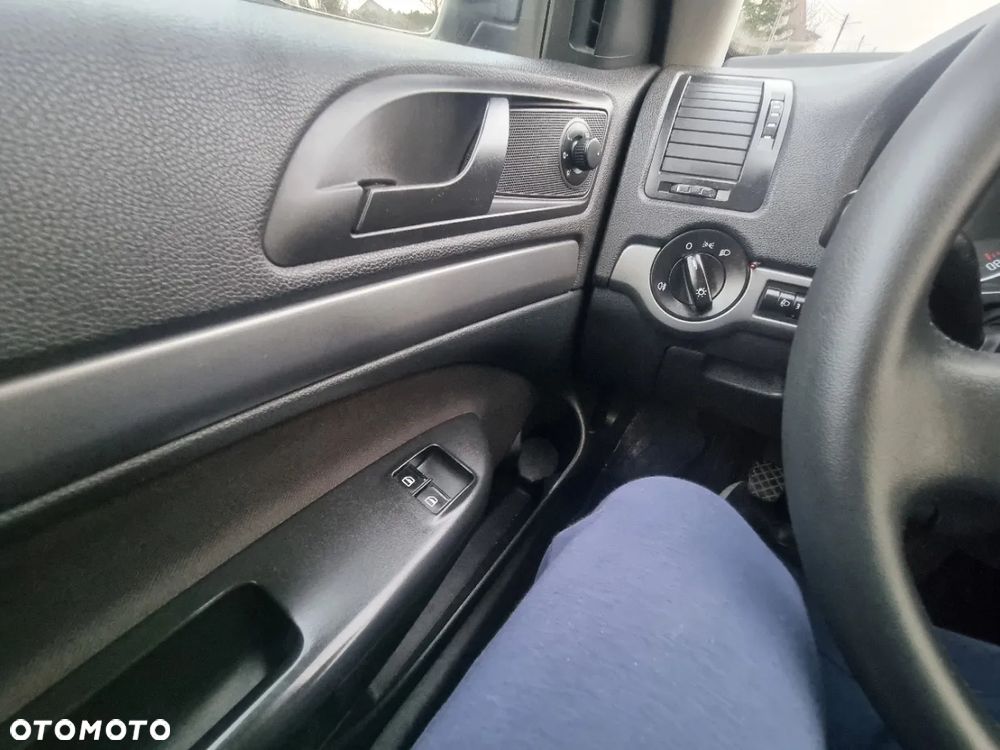 Skoda Octavia 1.6 Ambiente EU5 - 12