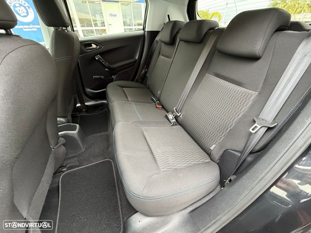 Peugeot 208 1.2 PureTech Style - 26