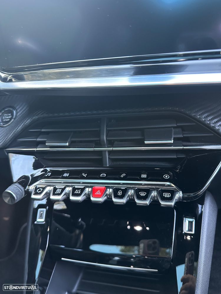 Peugeot e-208 GT - 26