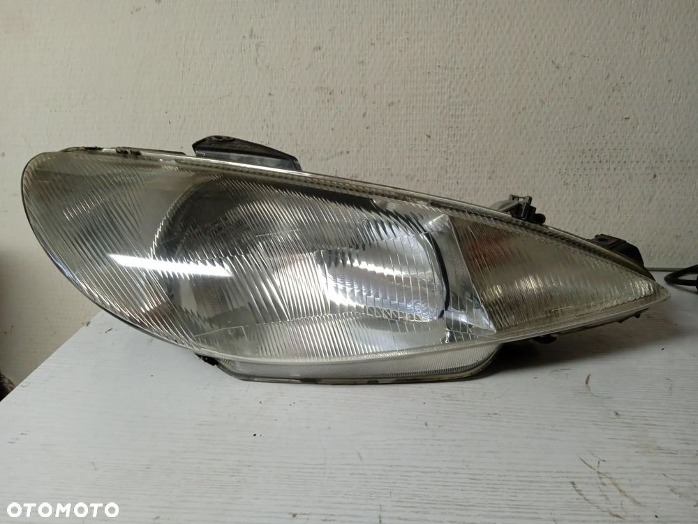 REFLEKTOR PRAWY PEUGEOT 206 98-03 - 1