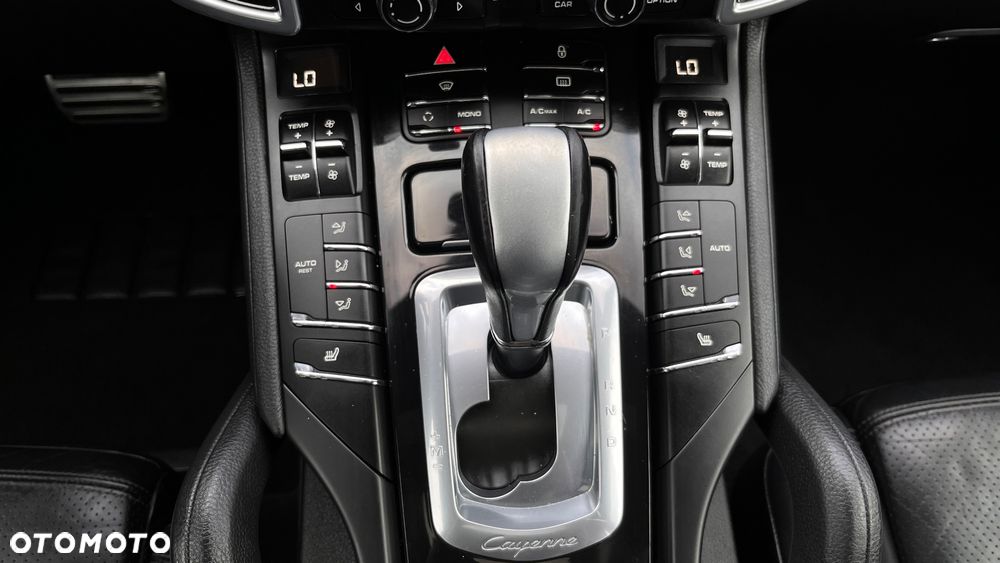 Porsche Cayenne - 15